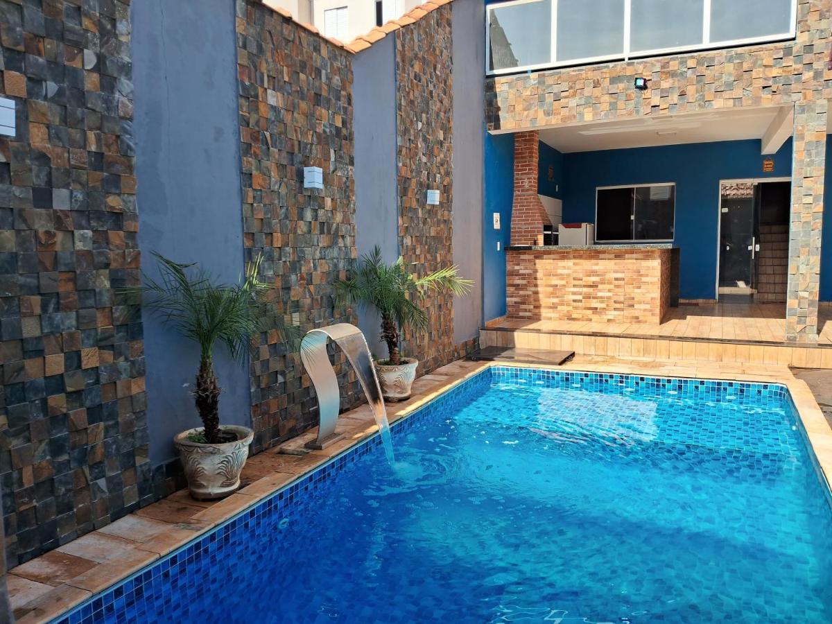 Area De Lazer Golfinho Dourado